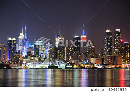 New York City Manhattan midtown skyline at night New York City Manhattan midtown skyline at night 10452936