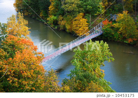 Hudson River valley in Autumn Hudson River valley in Autumn 10453175