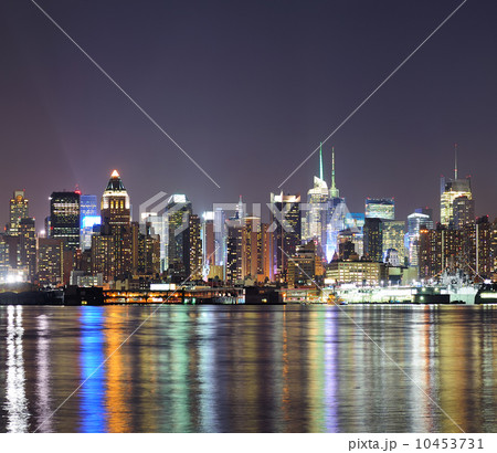 New York City Manhattan midtown skyline at night New York City Manhattan midtown skyline at night 10453731