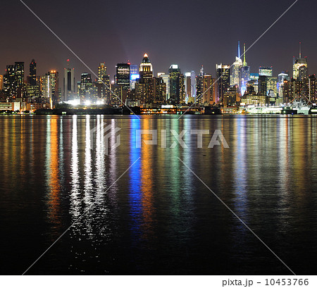 New York City Manhattan midtown skyline at night New York City Manhattan midtown skyline at night 10453766