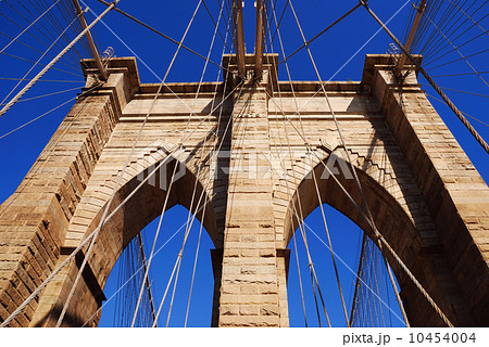 New York City Brooklyn Bridge closeup 10454004