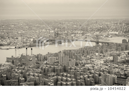 Brooklyn skyline Arial view from New York City Manhattan black a 10454022