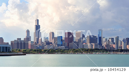 Chicago skyline over Lake Michigan 10454129