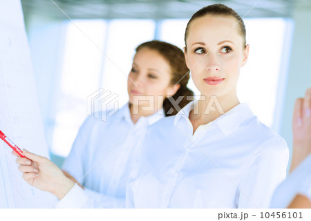 businessmen are meeting near the flipchart businessmen are meeting near the flipchart 10456101