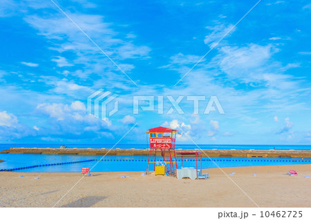 リゾートビーチと空と雲 10462725
