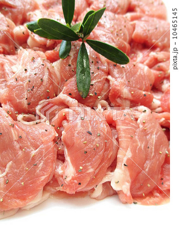 香辛料をふった豚もも肉切り落とし 10465145