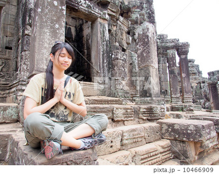 瞑想する女の子 10466909