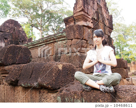 瞑想する女の子 10468611