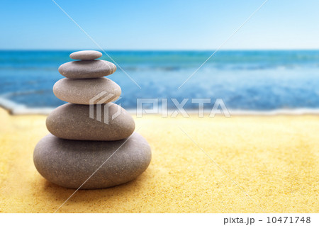 Pyramid of the stones on beach Pyramid of the stones on beach 10471748