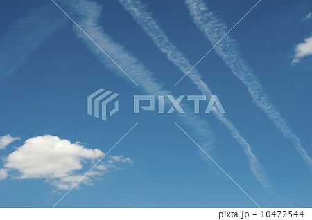 Traces of planes and clouds in the sky Traces of planes and clouds in the sky 10472544