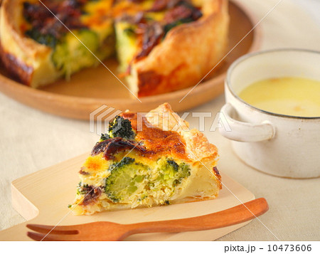 キッシュランチ(ホール&カット 横位置) キッシュランチ(ホール&カット 横位置) 10473606