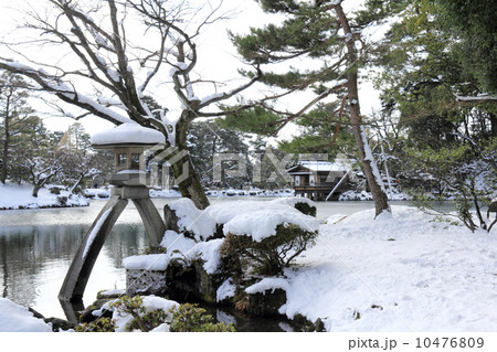 冬の兼六園(徽軫灯籠) 冬の兼六園(徽軫灯籠) 10476809