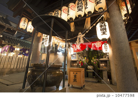 夜の法善寺 10477598