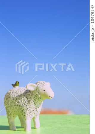 青空と羊の置物 青空と羊の置物 10479547