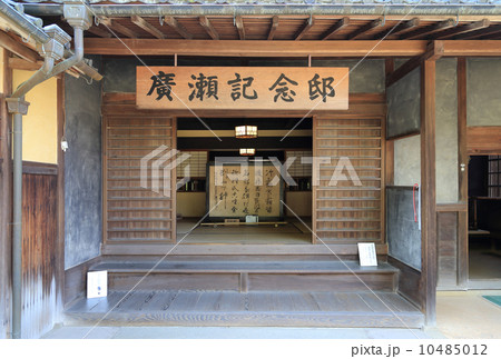 愛媛県新居浜市、住友グループの基礎を確立した広瀬宰平の旧宅・庭園を公園とした「広瀬公園」内の旧宅=「廣瀬記念邸」の玄関 10485012