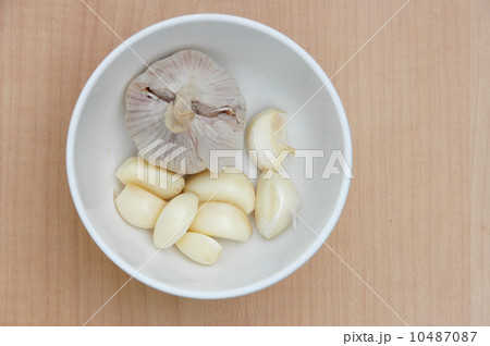 Fresh garlics 10487087