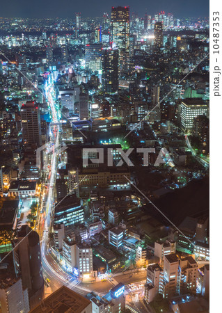 大都会・ビル群と光跡 10487353