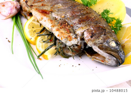 Grilled whole trout with potato, lemon and garlic Grilled whole trout with potato, lemon and garlic 10488015