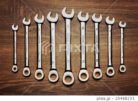 Set of wrenches on wood 10488233