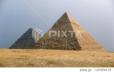 ギザのピラミッド 10489419