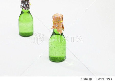 金粉入りの日本酒 10491493