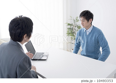 青年実業家とシニアビジネスマン 青年実業家とシニアビジネスマン 10493353