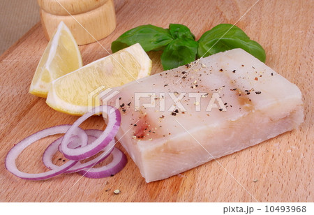 Frozen salmon pieces with lemon 10493968