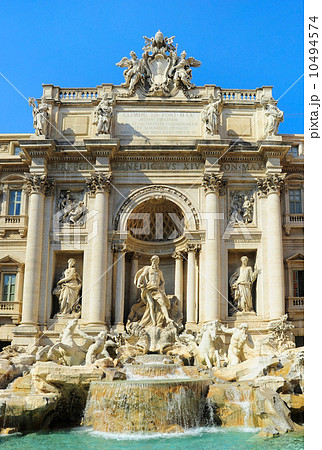 Famous Fountain di Trevi in Rome 10494574
