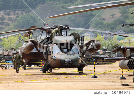 自衛隊　ヘリコプター 10494972