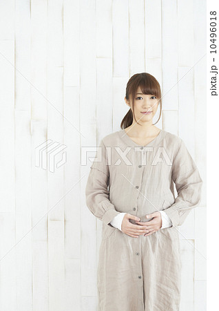 妊娠している女性 妊娠している女性 10496018