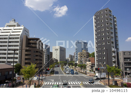 環状6号線と大久保通りの交差点の写真素材