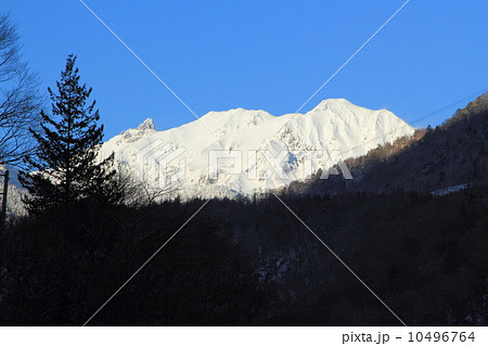 新穂高ロープウェイと穂高連峰 10496764