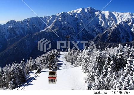 新穂高ロープウェイと穂高連峰 新穂高ロープウェイと穂高連峰 10496768