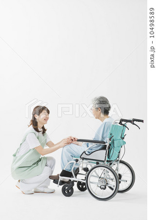祖母と娘・在宅介護 祖母と娘・在宅介護 10498589