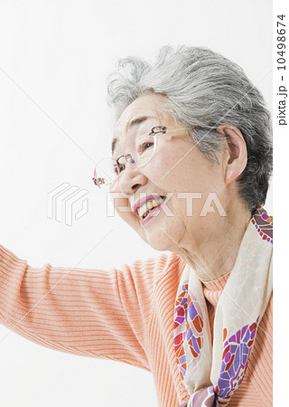 祖母と娘・在宅介護 10498674