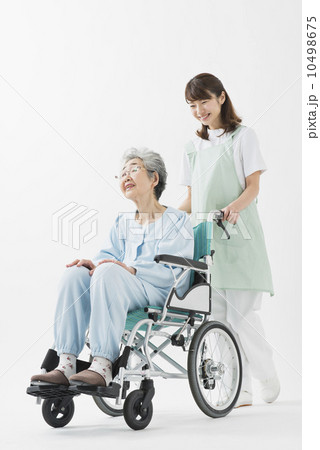 祖母と娘・在宅介護 10498675