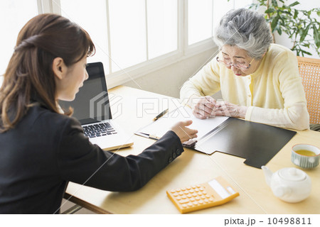 祖母と娘・在宅介護 祖母と娘・在宅介護 10498811