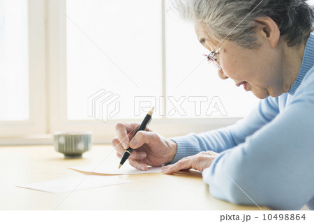 祖母と娘・在宅介護 10498864