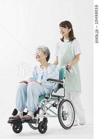 祖母と娘・在宅介護 祖母と娘・在宅介護 10499036