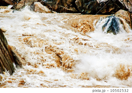 Yunnan scene-Hutiao gorge(Hutiaoxia) water fall of Jinsha River Yunnan scene-Hutiao gorge(Hutiaoxia) water fall of Jinsha River 10502532