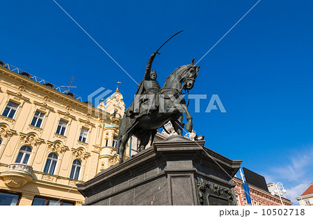 クロアチア　ザグレブ　イェラチッチ総督像 10502718