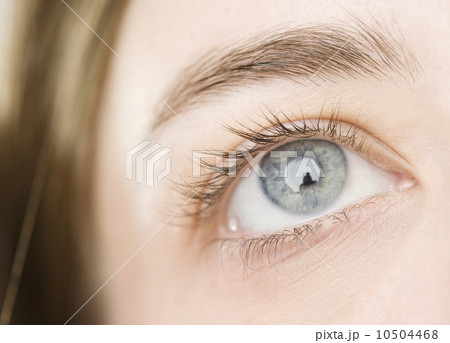 Close up of woman’s eye Close up of woman’s eye 10504468