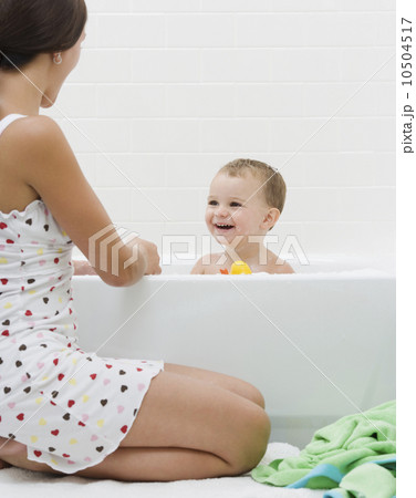 Mother giving baby a bath 10504517