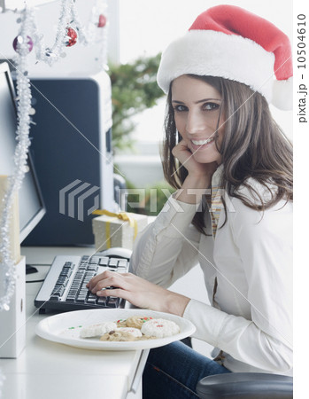 Businesswoman wearing Santa Claus hat 10504610