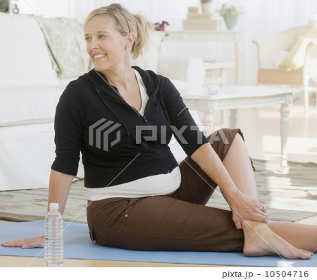 Pregnant woman stretching 10504716