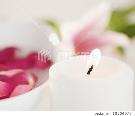 Candle and bowl of rose petals Candle and bowl of rose petals 10504979