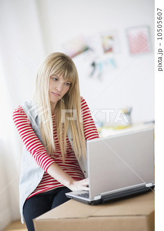 Woman using laptop 10505607