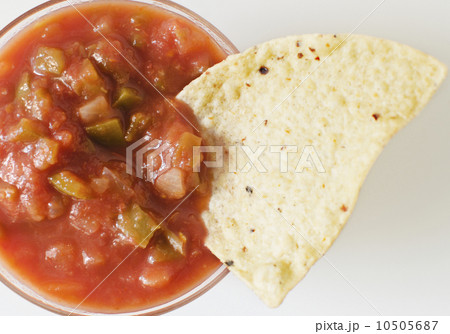 Tortila chip and salsa 10505687