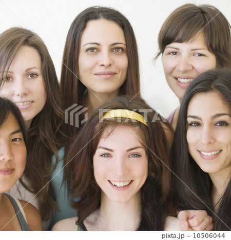 Group of women 10506044