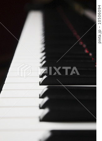 Piano keys 10506094